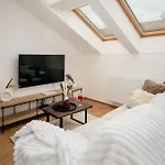 Prague Days - 2Bdr Apt - Workspace - Netflix - Quiet Area